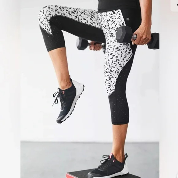Athleta Leggings Small Black White Spotted Print Stealth TruCool 7/8 Tight - Picture 15 of 15